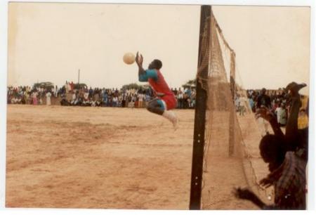 UN GARDIEN DE BUT DE MON VILLAGE